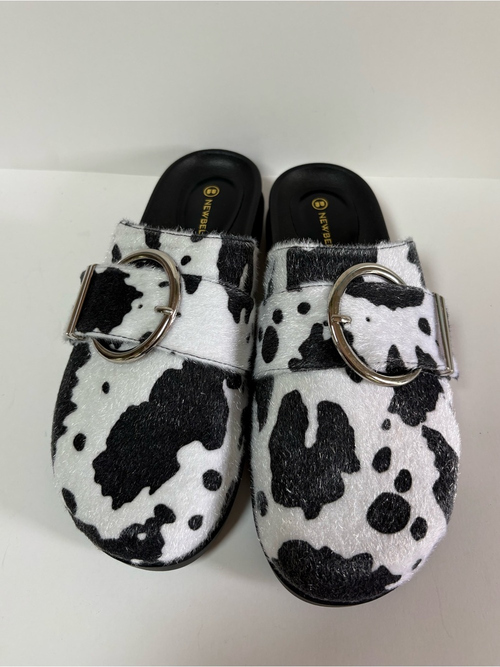 NWOT Amazon Cow Clogs Size 9 Women’s